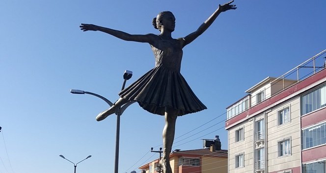 ÇAYCUMA'YA YENİ BİR HEYKEL DAHA YAPILDI (EMRAH YILDIZ/ZONGULDAK-İHA)