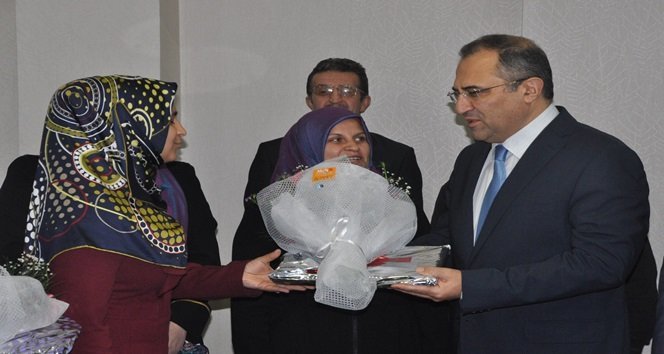 UMRE’DEN DÖNEN ROMAN VATANDAŞLAR VALİ KABAN’I ZİYARET ETTİ