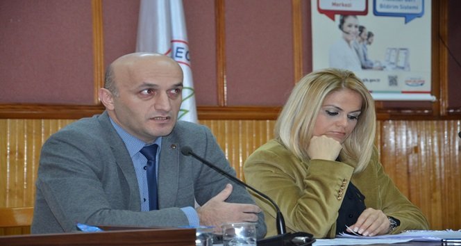 BEÜ MALİYE BÖLÜMÜ ÖĞRETİM ÜYESİ YRD. DOÇ. DR. MEHMET CURAL, KATILIMCILARA VERGİ HAKKINDA BİLGİLER VERDİ (SOLDA) (İLHAN GÖKÇEN - SERTAÇ ÖZDEMİR/ZONGULDAK-İHA)