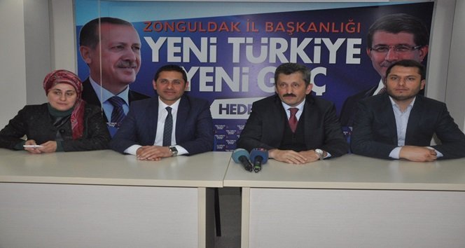 AK PARTİ İL BAŞKANI ZEKİ TOSUN CHP İL BİNASINA YAPILAN TAŞLI SALDIRIYI KINADI