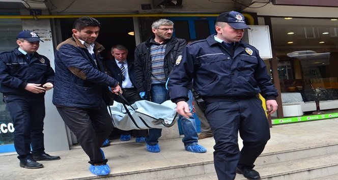 ZONGULDAK'TA TÜRKİYE TAŞKÖMÜRÜ KURUMU'NDA 8 AYDIR MEMUR OLARAK GÖREV YAPAN 22 YAŞINDAKİ NECLA SAĞLAM, EVİNDE BOĞAZI KESİLMİŞ HALDE BULUNDU. GENÇ KIZIN CESEDİ OTOPSİ İÇİN HASTANE MORGUNA KALDIRILDI. (ONUR ALTINDAĞ - SERTAÇ ÖZDEMİR/ZONGULDAK-İHA)