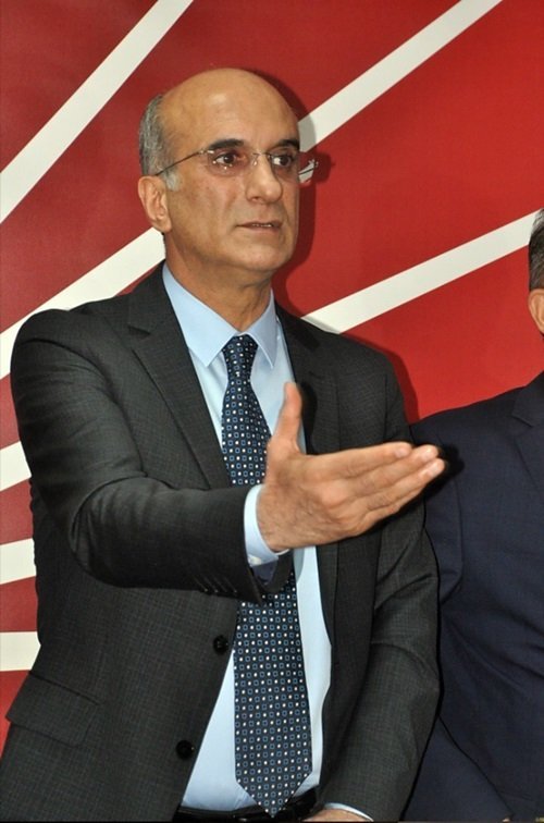 CHP GENEL BAŞKAN YARDIMCISI TEKİN BİNGÖL, HDP VAN MİLLETVEKİLİ TUBA HAZER’İN VAN’DA KURULAN TAZİYE ÇADIRINI ZİYARET ETMESİNE TEPKİ GÖSTERDİ. BİNGÖL, “BİR MİLLETVEKİLİNİN O TAZİYEYE GİTMESİ KABUL EDİLEBİLİR BİR ŞEY DEĞİL" DEDİ. (İLHAN GÖKÇEN - ONUR ALTINDAĞ/ZONGULDAK-İHA)