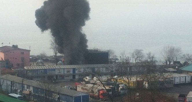 ZİFT TANKINDA ÇIKAN YANGIN KORKUTTU