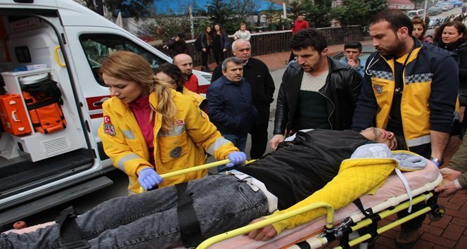 KDZ. EREĞLİ İLÇESİNDE SARA KRİZİ GEÇİREN GENÇ AMBULANSLA HASTANEYE KALDIRILDI. (VEDAT KILIÇ/ZONGULDAK-İHA)
