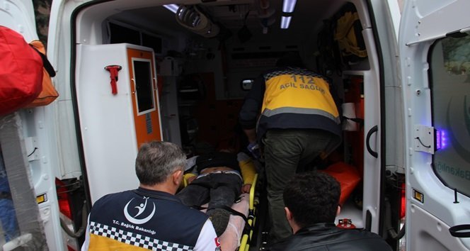 KDZ. EREĞLİ İLÇESİNDE SARA KRİZİ GEÇİRİP YERE DÜŞEN LİSELİ GENÇ AMBULANSLA HASTANEYE KALDIRILDI. (VEDAT KILIÇ/ZONGULDAK-İHA)