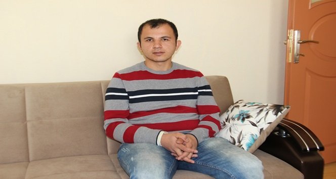 ŞIRNAK'IN CİZRE İLÇESİNDE PKK'LI KESKİN NİŞANCININ AÇTIĞI ATEŞ SONUCU KOLUNDAN YARALANAN GAZİ UZMAN ÇAVUŞ EKREM ERDOĞAN, İYİLEŞİP GÖREVİNE DÖNMEK İSTİYOR. (VEDAT KILIÇ/ZONGULDAK-İHA)