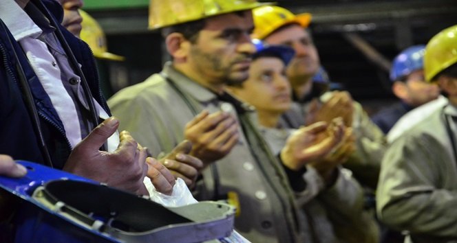 İŞÇİLER, 3 MART 1992 GÜNÜ FACİADA ÖLEN ARKADAŞLARINI DUALARLA ANDI. (İLHAN GÖKÇEN - ONUR ALTINDAĞ/ZONGULDAK-İHA)