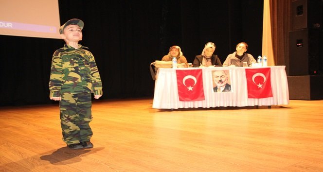 KDZ. EREĞLİ İLÇESİNDE İLK OKUL ÖĞRENCİLERİ İSTİKLAL MARŞI'NI GÜZEL OKUMA YARIŞMASI'NDA GÖSTERDİKLERİ PERFORMANSLARLA İZLEYENLERİN BEĞENİSİNİ KAZANDI. (VEDAT KILIÇ/ZONGULDAK-İHA)