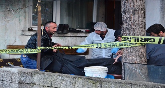 ZONGULDAK'TA KİMLİĞİ BELİRSİZ BİR KİŞİ, ÜÇ KİŞİYİ BAŞLARINDAN BİRER KURŞUNLA ÖLDÜRDÜ. (ONUR ALTINDAĞ - SERTAÇ ÖZDEMİR/ZONGULDAK-İHA)