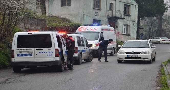 ZONGULDAK'TA KİMLİĞİ BELİRSİZ BİR KİŞİ, ÜÇ KİŞİYİ BAŞLARINDAN BİRER KURŞUNLA ÖLDÜRDÜ. (ONUR ALTINDAĞ - SERTAÇ ÖZDEMİR/ZONGULDAK-İHA)