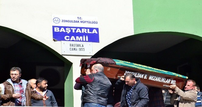 ANNE VE OĞLU, KILINAN CENAZE NAMAZININ ARDINDAN SON YOLCULUĞUNA UĞURLANDI. (İLHAN GÖKÇEN - ONUR ALTINDAĞ/ZONGULDAK-İHA)