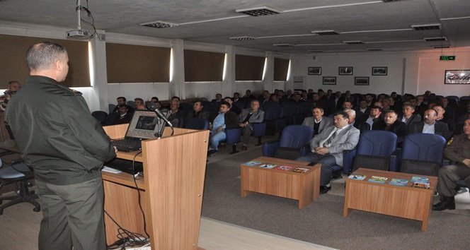 KÖYLERDE, MAHALLELERDE VE YAYLARDAKİ YERLEŞİM YERLERİNDE İŞLENEN HIRSIZLIK OLAYLARININ GENELDE EVLERİN BOŞ BIRAKILMASI VE TEDBİR ALINMAMASINDAN KAYNAKLANDIĞINI SÖYLEYEN MERKEZ İLÇE JANDARMA KOMUTANI BİNBAŞI İSMAİL GÖKÇEK, 2015 YILINDA İL GENELİNDE 144 HIRSIZLIK OLAYI MEYDANA GELDİĞİNİ BELİRTTİ. (İLHAN GÖKÇEN/ZONGULDAK-İHA)