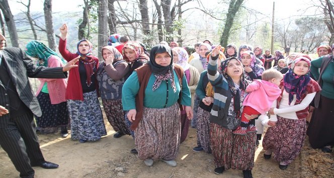 ZONGULDAK'IN EREĞLİ İLÇESİNE BAĞLI GEBE KÖYÜNDE HALK BAZ İSTASYONUNA KARŞI EYLEM YAPTI. (VEDAT KILIÇ/ZONGULDAK-İHA)