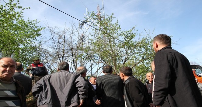 ZONGULDAK'IN EREĞLİ İLÇESİNE BAĞLI GEBE KÖYÜNDE HALK BAZ İSTASYONUNA KARŞI EYLEM YAPTI. (VEDAT KILIÇ/ZONGULDAK-İHA)