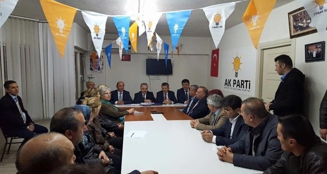 AK PARTİ 22.VE 23. DÖNEM GİRESUN MİLLETVEKİLİ VE BÖLGE KOORDİNATÖRÜ ALİ TEMUR KOZLU AK PARTİ İLÇE TEŞKİLATINI ZİYARET ETTİ . ZİYERETTE İL BAŞKANI ZEKİ TOSUN, KOZLU İLÇE BAKANI AHMET ÖZDEMİR, KOZLU BELEDİYE BAŞKANI ERTAN ŞAHİN, TEŞKİLAT ÜYELERİ, İL GENEL MECLİS ÜYELERİ BELEDİYE MECLİS ÜYELERİ DE HAZIR BULUNDU. (İLHAN GÖKÇEN/ZONGULDAK-İHA)