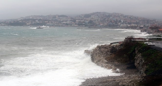 ZONGULDAK’TA ŞİDDETLİ FIRTINA HAYATI OLUMSUZ ETKİLEDİ. (İLHAN GÖKÇEN - ONUR ALTINDAĞ/ZONGULDAK-İHA)
