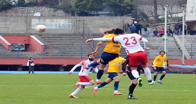 SPOR TOTO 3. LİG 1. GRUP'TA ZONGULDAK KÖMÜRSPOR, EVİNDE KARŞILAŞTIĞI KIRIKHANSPOR'U 3-0 MAĞLUP ETTİ. (İLHAN GÖKÇEN - ONUR ALTINDAĞ/ZONGULDAK-İHA)