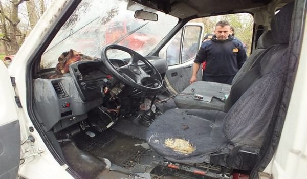 Çaycuma ilçesinin İstasyon Mahallesinde bir araçta yangın çıktı