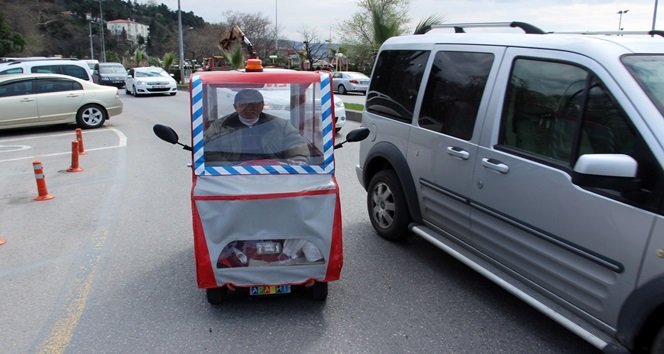 ZONGULDAK’IN EREĞLİ İLÇESİNDE YAŞAYAN 83 YAŞINDAKİ BAYRAM TEKCE, KENDİ TASARLADIĞI ENGELLİ ARACI İLE HER GÜN 30 KİLOMETRE YOL GİDİYOR. (İHA/ZONGULDAK-İHA)