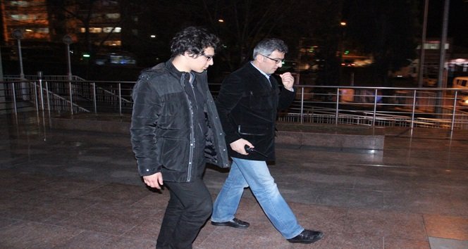 EMNİYET MÜDÜRLÜĞÜ BİNASI YAKININA BIRAKILAN ŞÜPHELİ ÇANTANIN SAHİBİ LİSE ÖĞRENCİSİ SAMET GEMİCİ POLİSLERDEN ÖZÜR DİLEDİ. (VEDAT KILIÇ/ZONGULDAK-İHA)