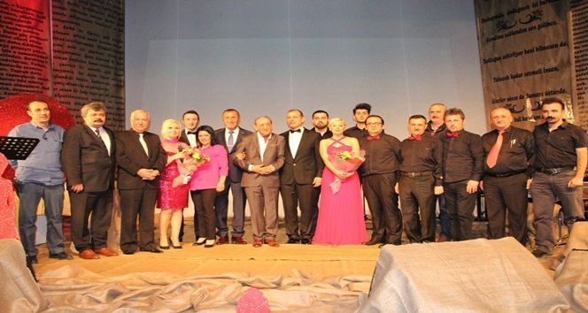 SELMA AYDIN 3’ÜNCÜ ŞİİR DİNLETİSİNİ GERÇEKLEŞTİRDİ