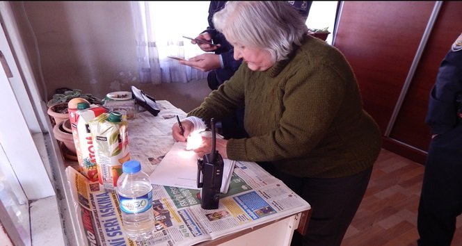 ZONGULDAK'IN EREĞLİ İLÇESİNDE KUŞ MALZEMELERİ SATIŞI YAPAN BİR KİŞİ EVİNDE ANNESİ TARAFINDAN ÖLÜ BULUNDU. (VEDAT KILIÇ/ZONGULDAK-İHA)