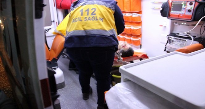 YARALILAR AMBULANSLARLA HASTANEYE KALDIRILDI. (VEDAT KILIÇ/ZONGULDAK-İHA)