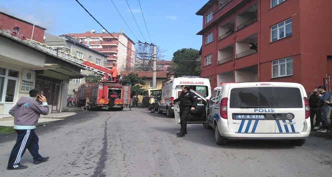 ZONGULDAK’TA ÜNİVERSİTE ÖĞRENCİSİNİN KALDIĞI EVDE ELEKTRİK KONTAĞINDAN YANGIN ÇIKTI. ÇIKAN YANGINDA EVDEKİ EŞYALARDA MADDİ HASAR MEYDANA GELDİ. (İLHAN GÖKÇEN - ONUR ALTINDAĞ/ZONGULDAK-İHA)
