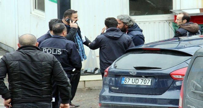 KDZ. EREĞLİ İLÇESİNDE ÖZEL GÜVENLİK GÖREVLİSİ BİRLİKTE ÇALIŞTIĞI ARKADAŞINI SİLAHLA VURARAK AĞIR YARALADI. (VEDAT KILIÇ/ZONGULDAK-İHA)