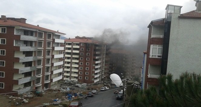 İNŞAAT HALİNDEKİ APARTMANDA YANGIN ÇIKTI