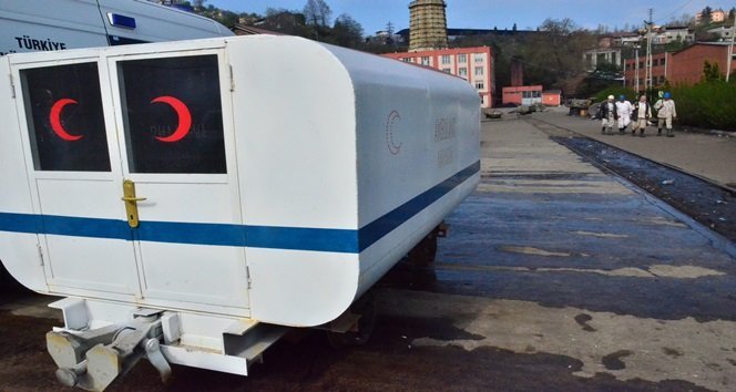 ZONGULDAK’TA MADEN OCAKLARINDA YAŞANAN İŞ KAZALARINA ÇÖZÜM AMACIYLA ÜRETİLEN AMBULANS VAGON BÜYÜK İLGİ GÖRDÜ. KURUMUN ATÖLYESİNDE ÜRETİLEN AMBULANS VAGON SAYESİNDE, YER ALTINDA KAZA GEÇİREN İŞÇİLER DAHA İYİ KOŞULDA VE DAHA KISA SÜREDE YER ÜSTÜNE ÇIKARTILABİLECEK. (İLHAN GÖKÇEN - ONUR ALTINDAĞ - SERTAÇ ÖZDEMİR/ZONGULDAK-İHA)