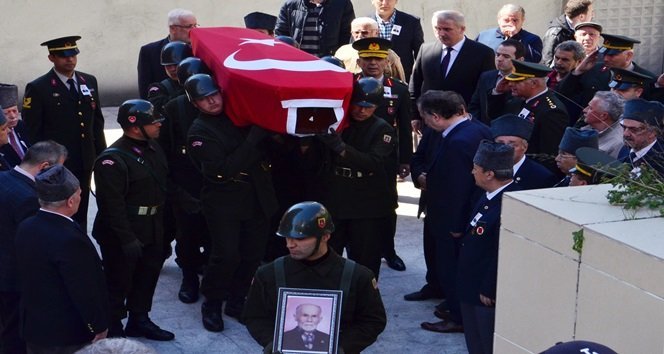 ZONGULDAK’TA, ÖNCEKİ GÜN VEFAT EDEN 86 YAŞINDAKİ KORE GAZİSİ MEHMET ENGİN, SON YOLCULUĞUNA UĞURLANDI. (İLHAN GÖKÇEN - ONUR ALTINDAĞ/ZONGULDAK-İHA)