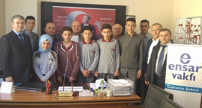 ÇAYCUMA ENSAR VAKFINDAN YARIŞMADA DERECEYE GİREN ÖĞRENCİLERE ÖDÜL VERİLDİ (EMRAH YILDIZ/ZONGULDAK-İHA)