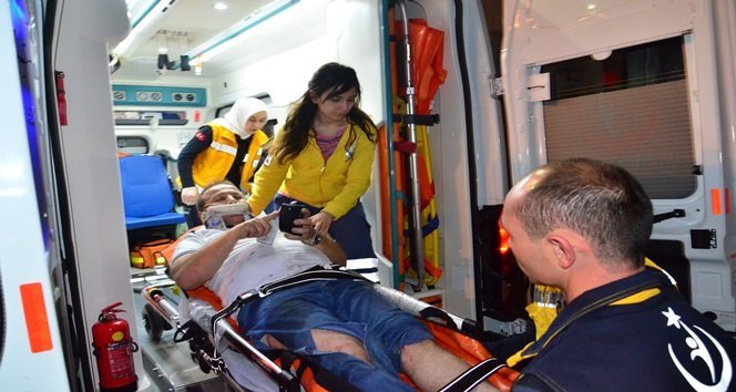 ZONGULDAK'TA, DOĞUM YAPAN KOMŞULARINA BEBEK GÖRMEYE GİDEN MİSAFİRLERİN, SİGARA İÇMEK İÇİN ÇIKTIKLARI BALKON ÇÖKTÜ. (İLHAN GÖKÇEN - SERTAÇ ÖZDEMİR/ZONGULDAK-İHA)