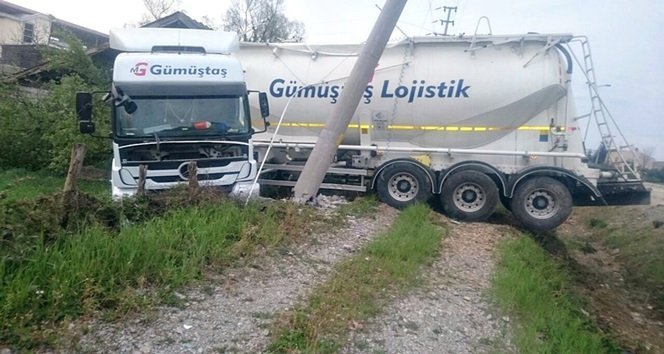 MAKASLAYAN TIR ARSAYA DALDI: 1 YARALI