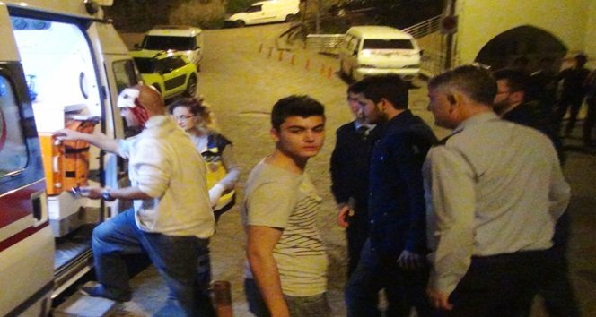 KDZ. EREĞLİ'DE ÇIKAN KAVGADA YARALANAN BİR KİŞİ HASTANEYE KALDIRILDI. (VEDAT KILIÇ/ZONGULDAK-İHA)