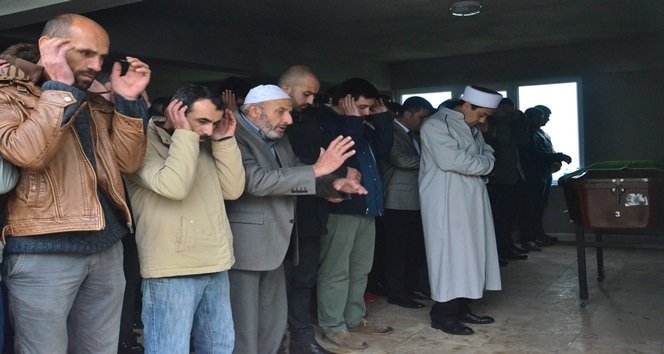 ZONGULDAK KENT MERKEZİNDE DÜN GECE SAATLERİNDE MEYDANA GELEN TRAFİK KAZASINDA HAYATINI KAYBEDEN 39 YAŞINDAKİ KENAN UZUN’U, SEVENLERİ SON YOLCULUĞUNA UĞURLADI. (İLHAN GÖKÇEN - ÖMER TEKCAN/ZONGULDAK-İHA)