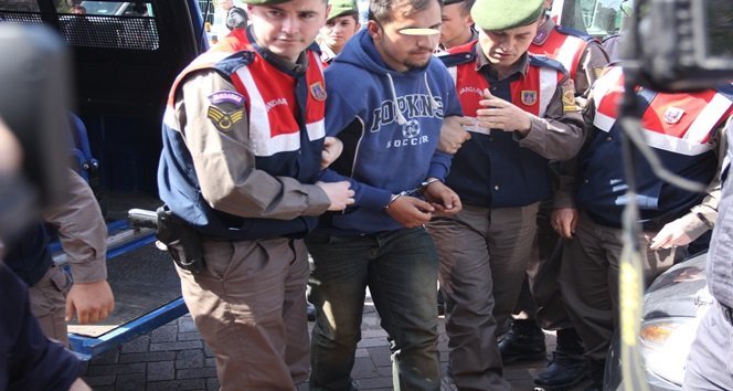 BARTIN'DA, 7 YAŞINDAKİ KIZ ÇOCUĞUNA CİNSEL İSTİSMARDA BULUNDUĞU İDDİA EDİLEN ZANLI, ADLİYEYE ÇIKARTILDI. (AKİF YAMAN - MUSTAFA KURT - SERKAN ARAT/BARTIN-İHA)
