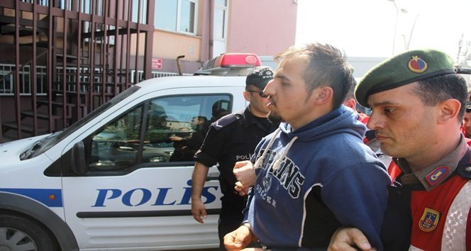 BARTIN'DA, 7 YAŞINDAKİ KIZ ÇOCUĞUNA CİNSEL İSTİSMARDA BULUNDUĞU İDDİA EDİLEN ZANLI, ADLİYEYE ÇIKARTILDI. (AKİF YAMAN - MUSTAFA KURT - SERKAN ARAT/BARTIN-İHA)