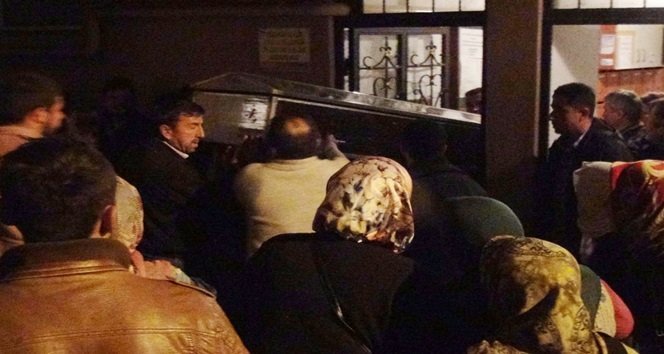 İNTİHAR EDEN İBRAHİM CAN'IN CESEDİ, MORGA KALDIRILDI. (VEDAT KILIÇ/ZONGULDAK-İHA)