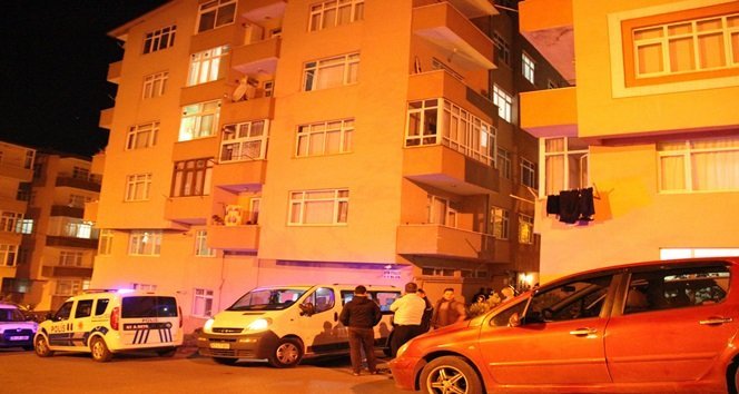 OTO TAMİRCİSİ İBRAHİM CAN, 6 AY ÖNCE SATIN ALDIĞI EVDE DOĞALGAZ BORUSUNA İPLE KENDİSİNİ ASARAK İNTİHAR ETTİ. (VEDAT KILIÇ/ZONGULDAK-İHA)