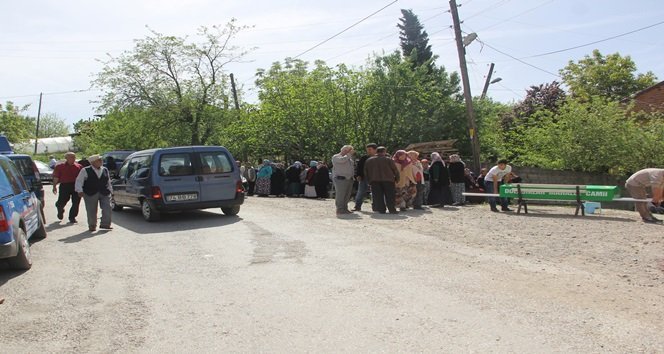 BARTIN’IN AKMANLAR KÖYÜNDE BİR ŞAHIS KİMLİĞİ BELİRSİZ KİŞİ YA DA KİŞİLER TARAFINDAN EVİNİN ÖNÜNDE AV TÜFEĞİ İLE VURULARAK ÖLDÜRÜLDÜ. (AKİF YAMAN - MUSTAFA KURT - SERKAN ARAT/BARTIN-İHA)