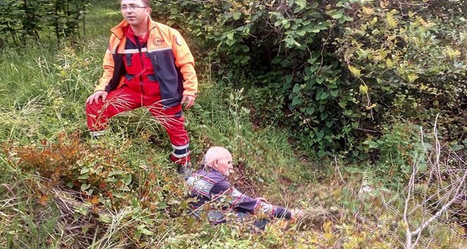 ÜÇ GÜNDÜR KAYIP OLAN YAŞLI ADAM OT YİYEREK HAYATTA KALDI