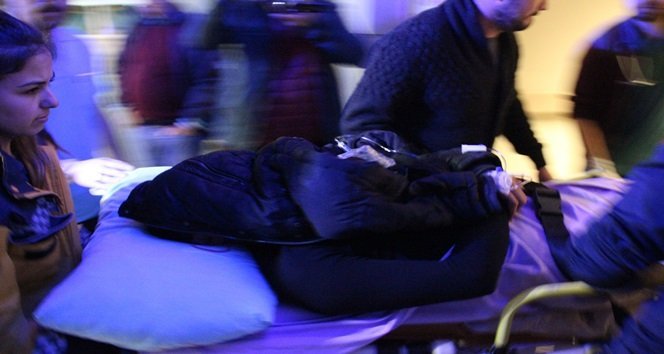 ZONGULDAK’IN ALAPLI İLÇESİNDE ÖFKELİ ENİŞTE, ÖNCE KAYINBİRADERİNİ ARDINDAN DA ARKADAŞINI BIÇAKLADI. YARALANAN İKİ KİŞİ, KDZ. EREĞLİ DEVLET HASTANESİ’NDE TEDAVİ ALTINA ALINDI. (ERTUĞRUL YÜKSEL - VEDAT KILIÇ/ZONGULDAK-İHA)