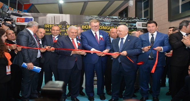 AVRUPA BİRLİĞİ FONLARI DESTEĞİ İLE IRMAK-KARABÜK-ZONGULDAK TREN AĞININ ZONGULDAK TREN GARI’NDAKİ AÇILIŞ TÖRENİNDE KURDELE KESİMİ YAPILDI (İLHAN GÖKÇEN - ÖMER TEKCAN - SERTAÇ ÖZDEMİR/ZONGULDAK-İHA)