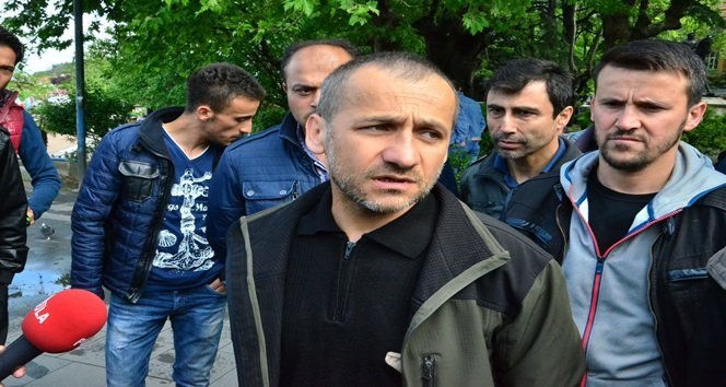 İŞÇİLERDEN CEMAL AKIN, GAZETECİLERE AÇIKLAMADA BULUNDU. (ONUR ALTINDAĞ - SERTAÇ ÖZDEMİR/ZONGULDAK-İHA)