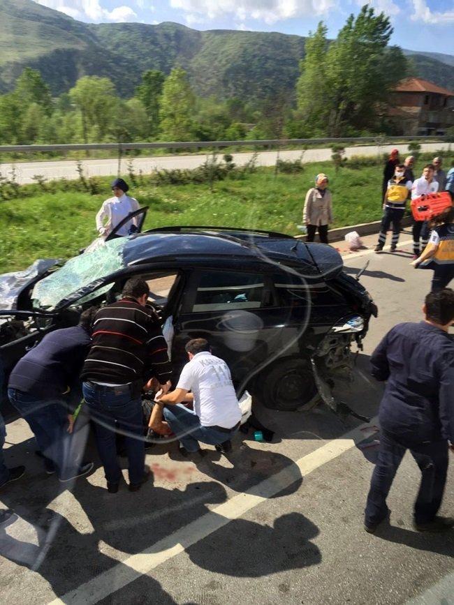KARABÜK’TE MEYDANA GELEN TRAFİK KAZASINDA BİRİ AĞIR 2 KİŞİ YARALANDI. (YASİN ERDEM/KARABÜK-İHA)