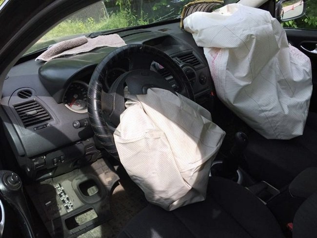 BARTIN-KOZCAĞIZ YOLUNDA İKİ OTOMOBİLİN ÇARPIŞMASI SONUCU MEYDANA GELEN TRAFİK KAZASINDA 2 KİŞİ YARALANDI. YARALILARIN SAĞLIK DURUMLARININ İYİ OLDUĞU ÖĞRENİLİRKEN, ARAÇLARDA MADDİ HASAR MEYDANA GELDİ. (MUSTAFA KURT/BARTIN-İHA)