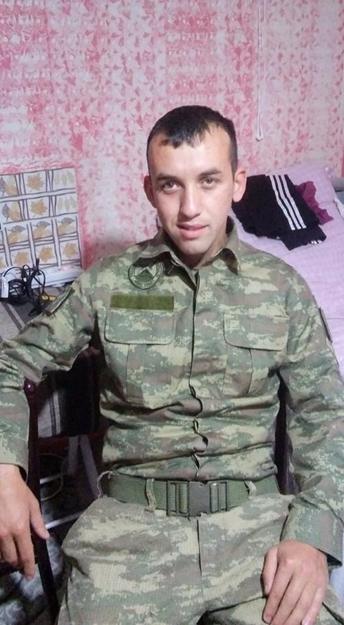 ŞIRNAK’TA PKK TERÖR ÖRGÜTÜNE YÖNELİK OPERASYONDA ŞEHİT OLAN ÜÇ YILLIK UZMAN ÇAVUŞ 25 YAŞINDAKİ BURAK SARAÇLI’NIN ZONGULDAK’IN GÖKÇEBEY’DEKİ BABA OCAĞINA ATEŞ DÜŞTÜ. (ONUR ALTINDAĞ - SERTAÇ ÖZDEMİR/ZONGULDAK-İHA)