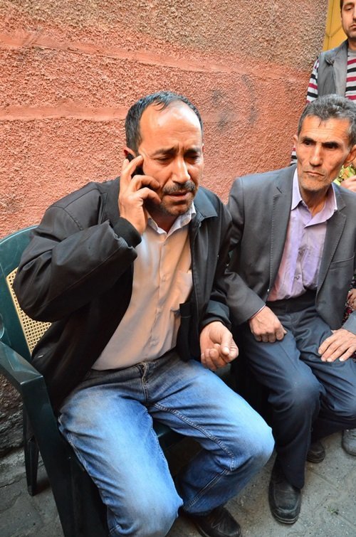 BABA KAMİL SARAÇLI, YAKINLARINA ACI HABERİ TELEFONLA VERDİ. (ONUR ALTINDAĞ - SERTAÇ ÖZDEMİR/ZONGULDAK-İHA)